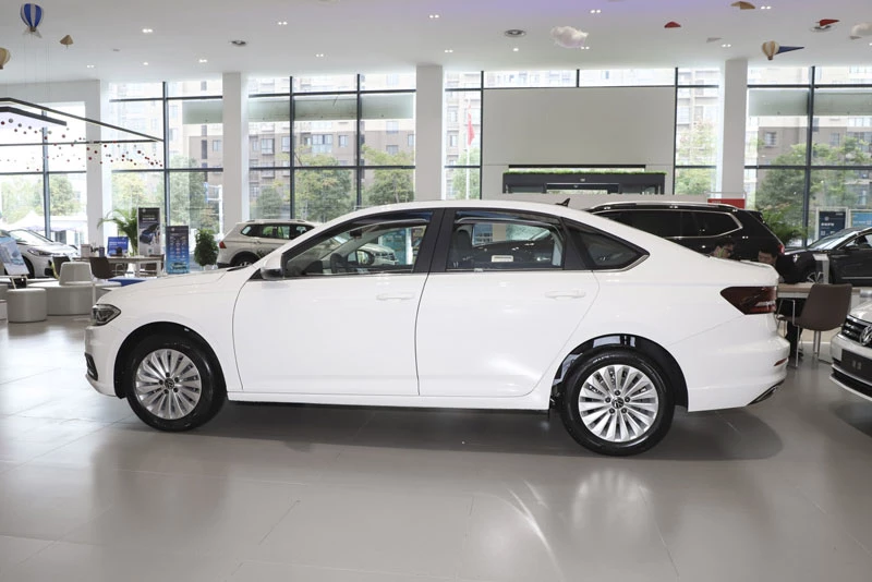 1. Volkswagen Lavida (doanh số: 46.913 chiếc).