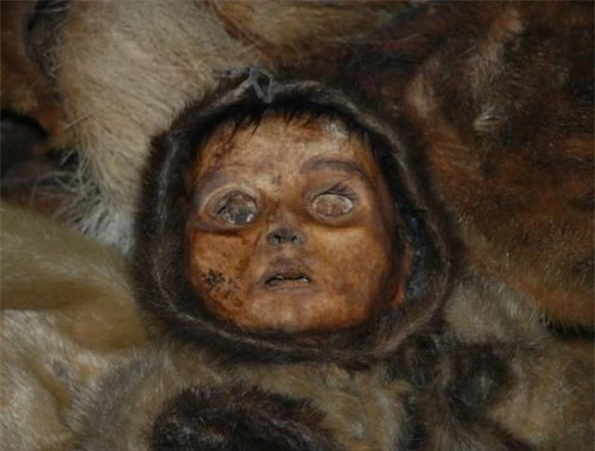 Ám ảnh ánh mắt của xác ướp bé trai 6 tháng tuổi bị chôn sống theo mẹ ảnh 8
