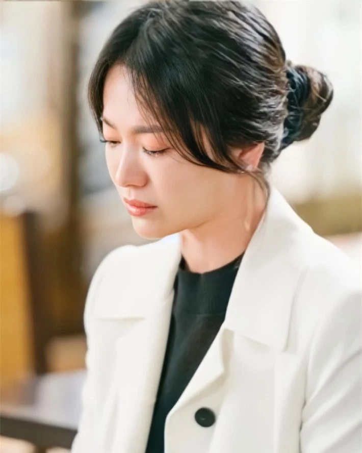 Cuối năm, Song Hye Kyo gây thất vọng toàn tập khi nhìn vào thành tích của đồng nghiệp, Song Joong Ki thấy vậy mà xuất sắc hơn nhiều - Ảnh 3.