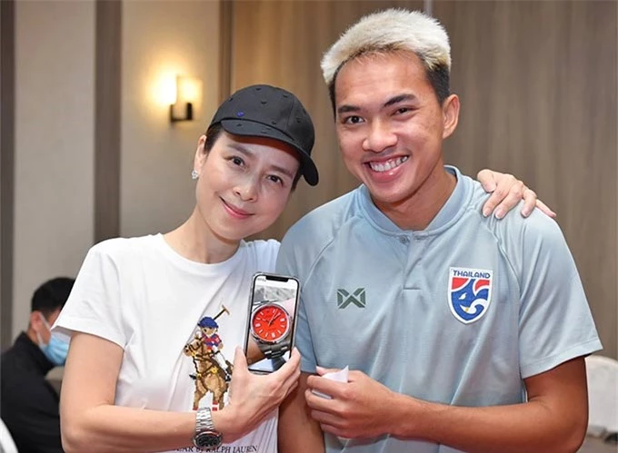 Cầu thủ Thái Lan được tặng quà đắt tiền trước trận đấu với Việt Nam 