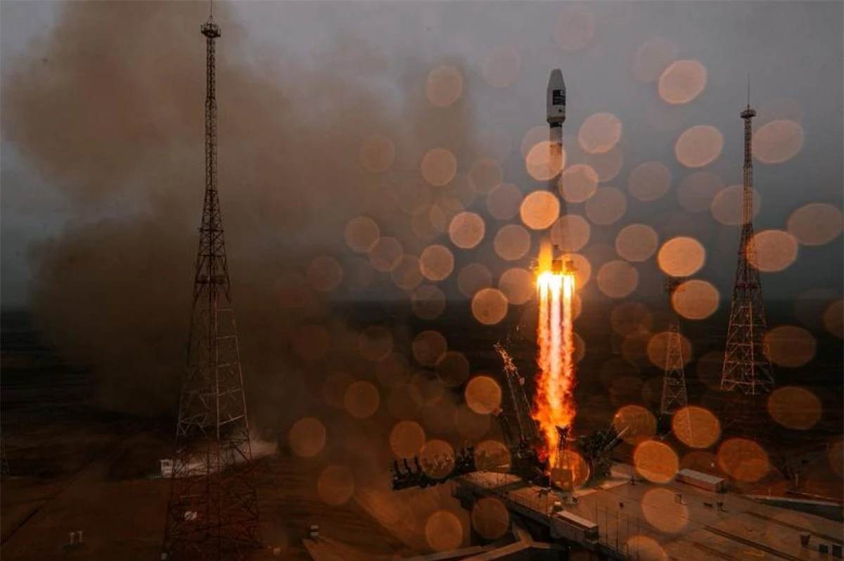 Tên lửa Soyuz-2.1a với tầng đẩy Fregat mang theo 38 vệ tinh từ 18 quốc gia xuất phát từ bệ phóng tại Sân bay vũ trụ Baikonur, Kazakhstan, ngày 22/3/2021.