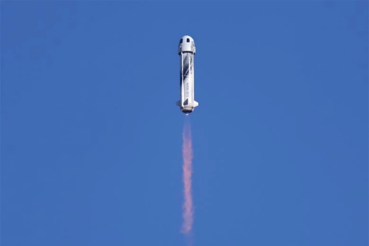 Tên lửa New Shepard của Blue Origin đưanam diễn viên Star Trek William Shatner vào vũ trụngày 13/10/2021.