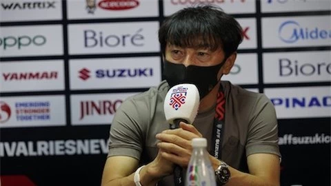 HLV Shin Tae Yong không hài lòng với trọng tài ở trận bán kết lượt đi