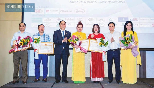  Thành Minh MTC nhận bằng khen Doanh nghiệp tiêu biểu TP Thanh Hóa năm 2020.