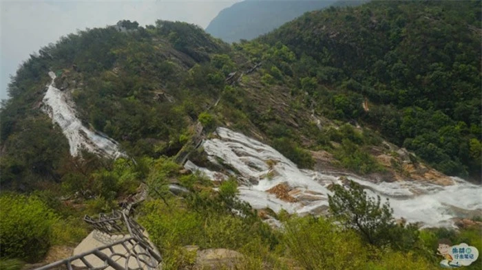 Thác nước cao nhất Trung Quốc xuất hiện trở lại sau 60 năm khô cạn 7