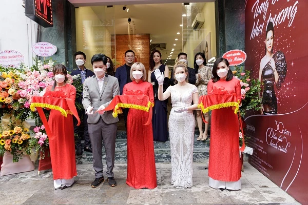 Minh Phương Hairspecialists đã khai trương cơ sở 3 đúng vào ngày lễ Noel 24/12.