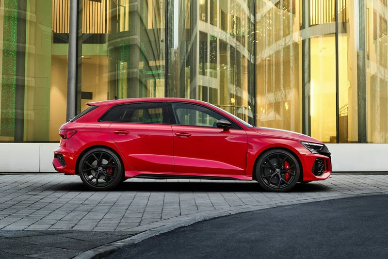 3. Audi RS3 (công suất tối đa: 400 mã lực).