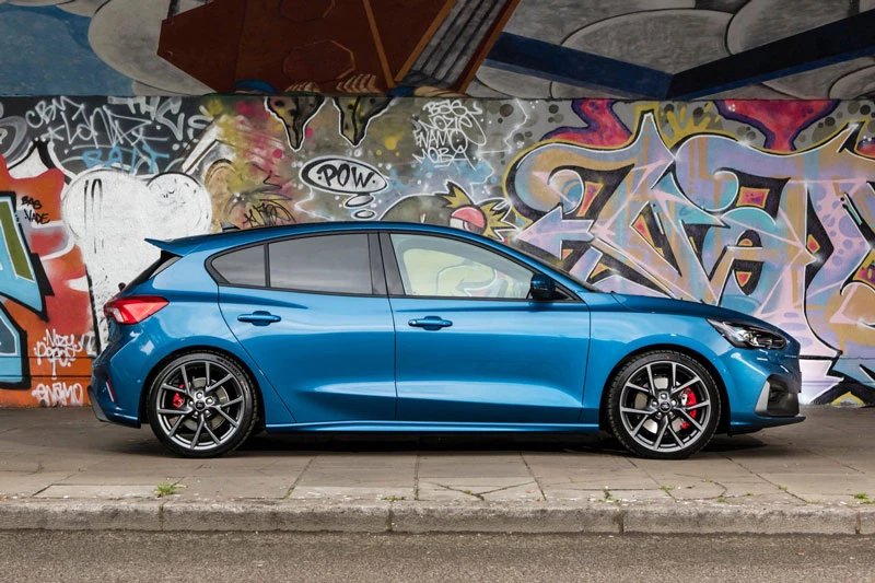 4. Ford Focus RS (công suất tối đa: 350 mã lực).