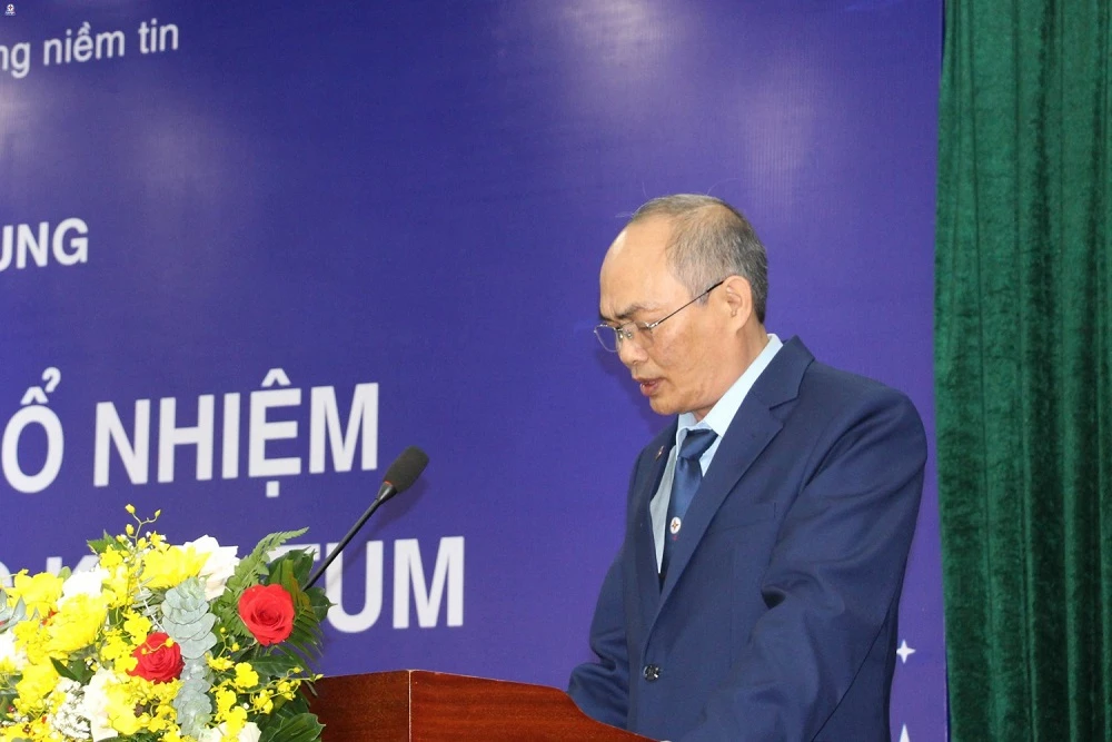 Ông Nguyễn Văn Hạnh – Tân Giám đốc PC Kon Tum phát biểu nhận nhiệm vụ.