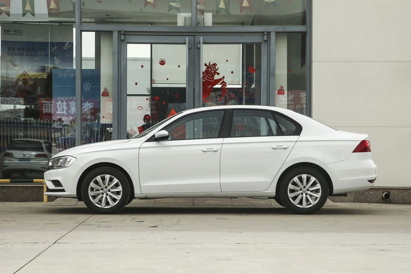 4. Volkswagen Bora (doanh số: 178.254 chiếc).