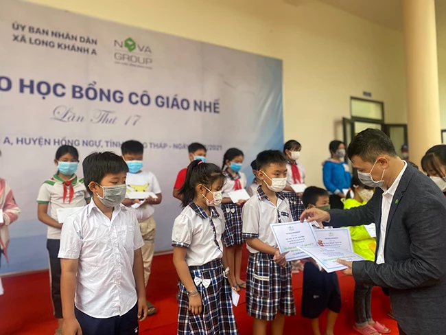 Học bổng cô giáo Nhế tiếp thêm động lực cho nhiều học sinh có hoàn cảnh khó khăn.