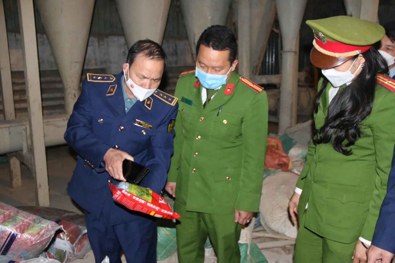 Đội QLTT số 3 phối hợp lực lượng Công an tỉnh Nghệ An bắt giữ 2.000 Kg giống lúa lai 3 dòng KH336