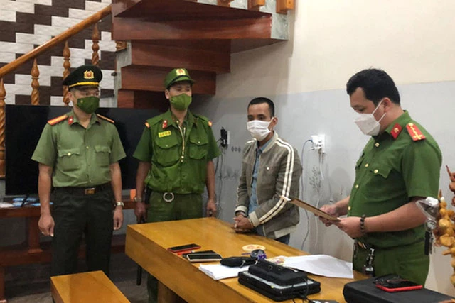 Đối tượng Nguyễn Hồ Hát bị bắt tạm giam. (Ảnh: Báo điện tử Người lao động)