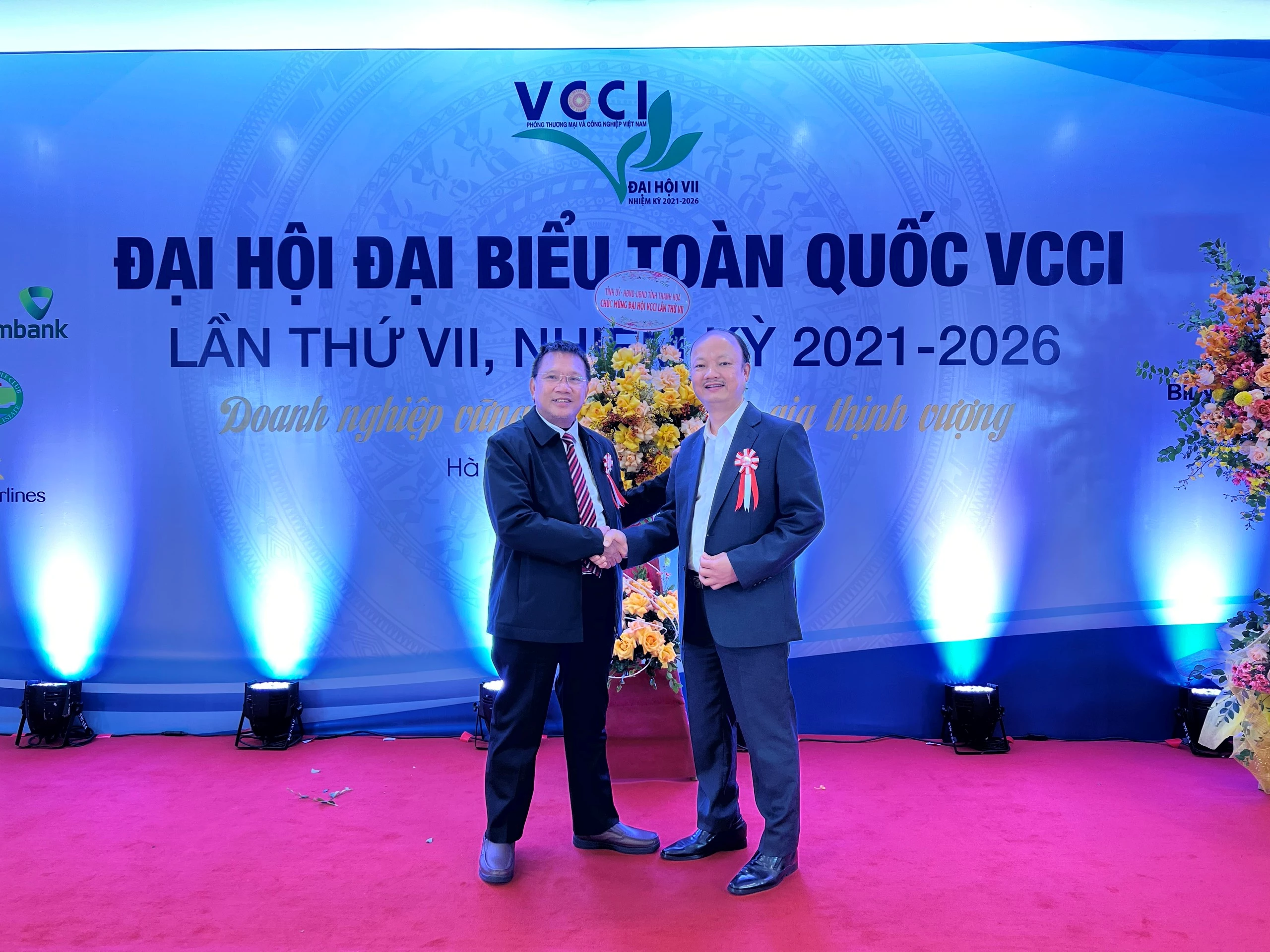 Lãnh đạo Hiệp hội Doanh nghiệp Khoa học và Công nghệ Việt Nam - Chủ tịch Hoàng Đức Thảo và Phó Chủ tịch Nguyễn Hồng Phong tại Đại hội