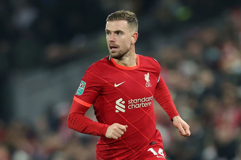 Tiền vệ trung tâm: Jordan Henderson (Liverpool).