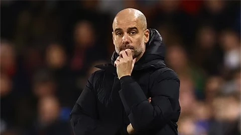 Pep Guardiola ngạc nhiên vì Man City bỏ xa Liverpool, Chelsea