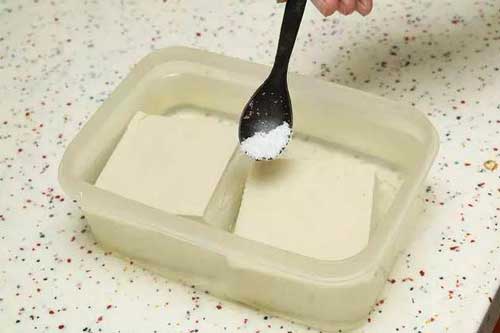 Mẹo bảo quản đậu phụ để cả tháng vẫn mềm ngon, không bị chua