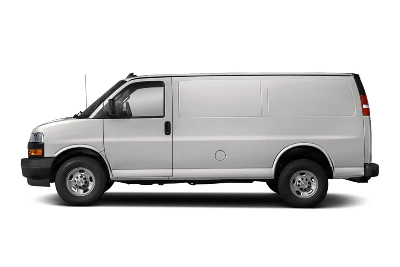 3. Chevrolet Express Cargo Van (công suất tối đa: 401 mã lực, giá khởi điểm: 36.065 USD).