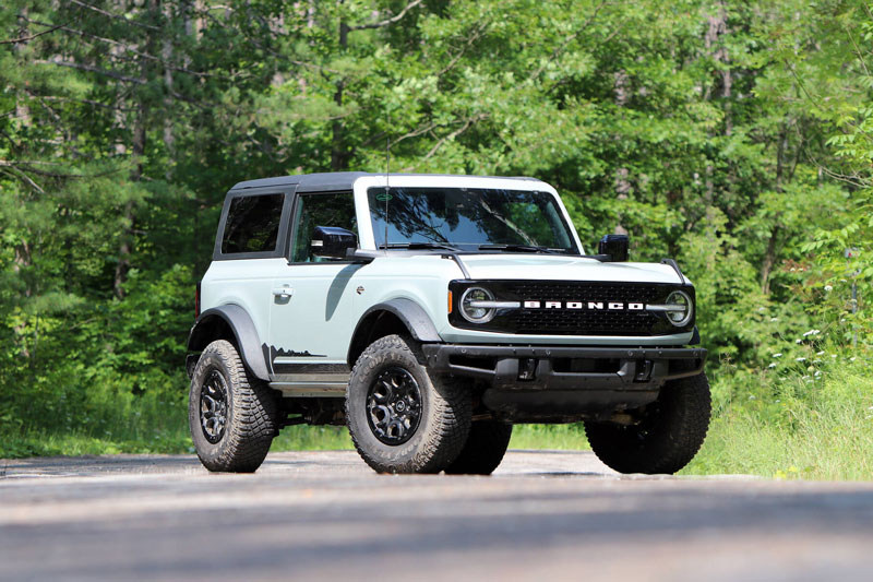 5. Ford Bronco (công suất tối đa: 330 mã lực, giá khởi điểm: 34.285 USD).