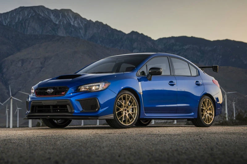 6. Subaru WRX STI (công suất tối đa: 310 mã lực, giá khởi điểm: 38.170 USD).