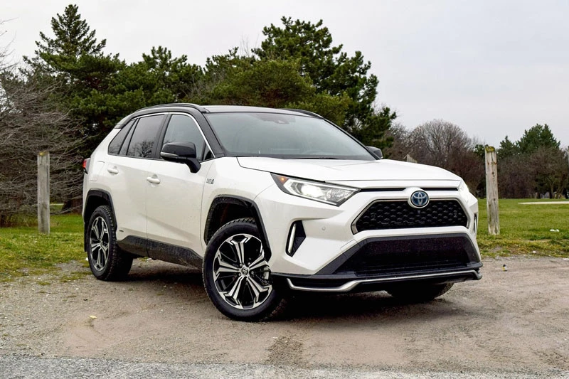 7. Toyota RAV4 Prime (công suất tối đa: 302 mã lực, giá khởi điểm: 39.565 USD).