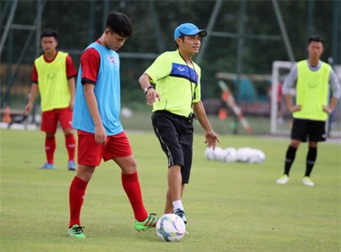 HLV Đinh Thế Nam (phải) sẽ dẫn dắt U23 Việt Nam thi đấu tại giải U23 Đông Nam Á 2022