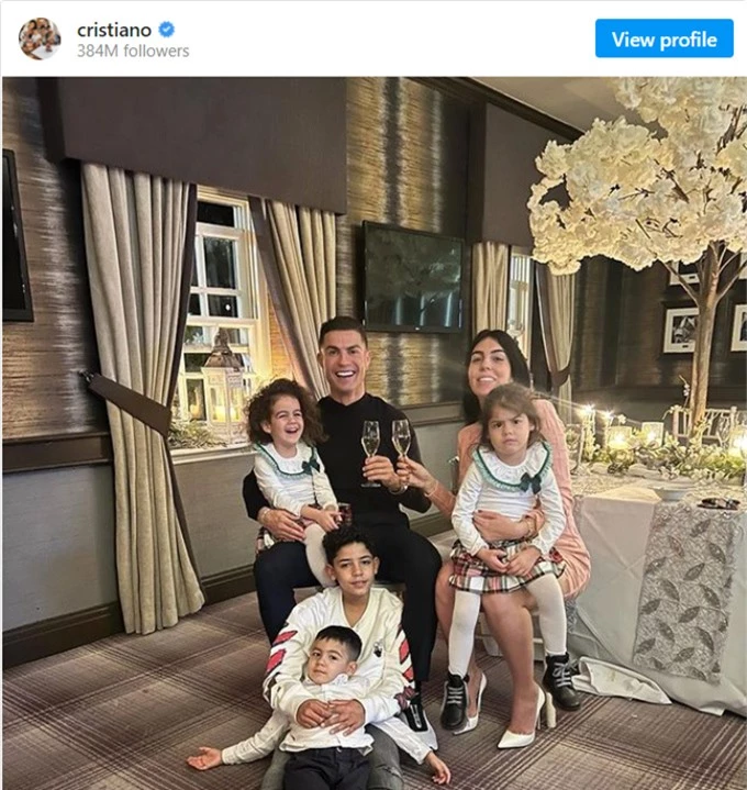 Ronaldo và gia đình nhỏ của mình đón năm mới 2022