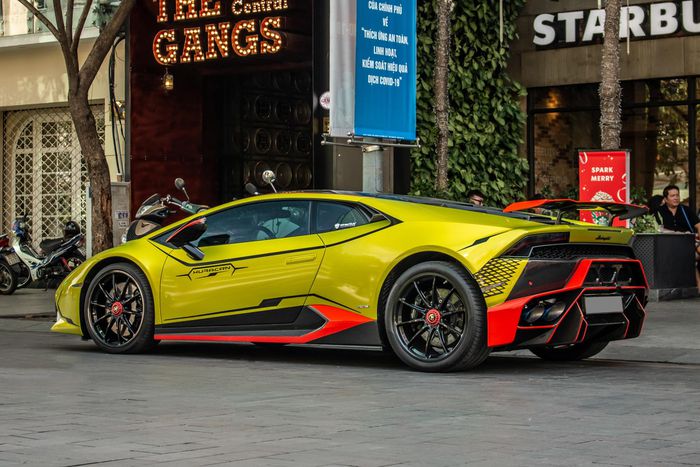 Ngắm siêu xe Lamborghini Huracan độ theo phong cách STO tại TP Hồ Chí Minh