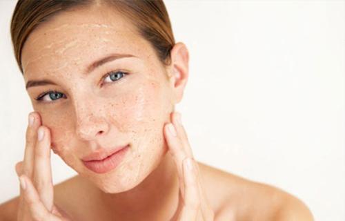 Bị nám da, cứ lấy nắm giá đỗ và củ cải làm thế này sau 2 tuần là sạch bách