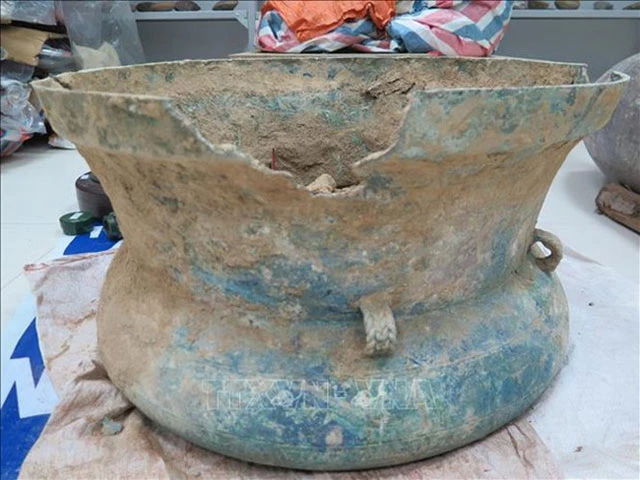 Trống đồng cổ được phát hiện tại thôn Tả Thàng, xã Gia Phú (huyện Bảo Thắng, tỉnh Lào Cai). Ảnh: TTXVN
