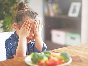4 sai lầm phổ biến của cha mẹ khiến trẻ biếng ăn, chậm lớn