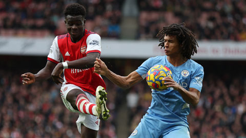 Arsenal: Saka càng chơi càng hay