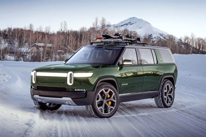 9. Rivian R1S.