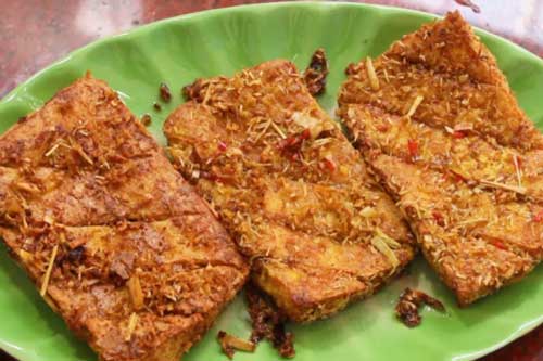 Rán đậu phụ bằng dầu nóng hay dầu lạnh mới đúng? Đầu bếp chỉ cách rán đậu mềm, không dính chảo