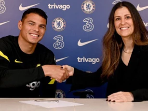 Chelsea trói chân Thiago Silva thêm một năm