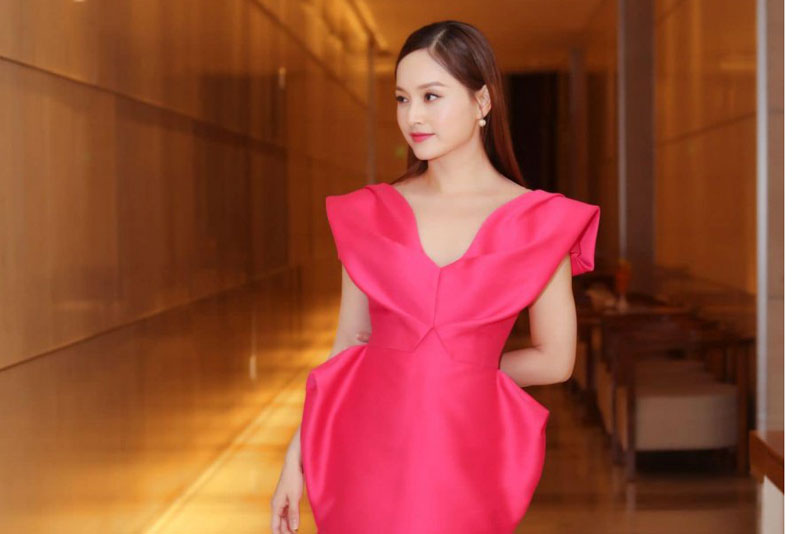 Lan Phương trong phim ăn diện xuề xòa, ngoài đời lên đồ hack dáng rất đáng học hỏi