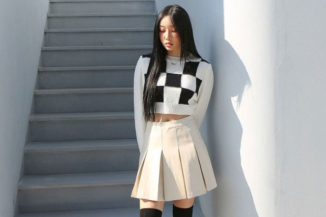 Nàng nào cũng nên có những chiếc áo crop-top này trong tủ đồ mùa đông để tăng vẻ sành điệu