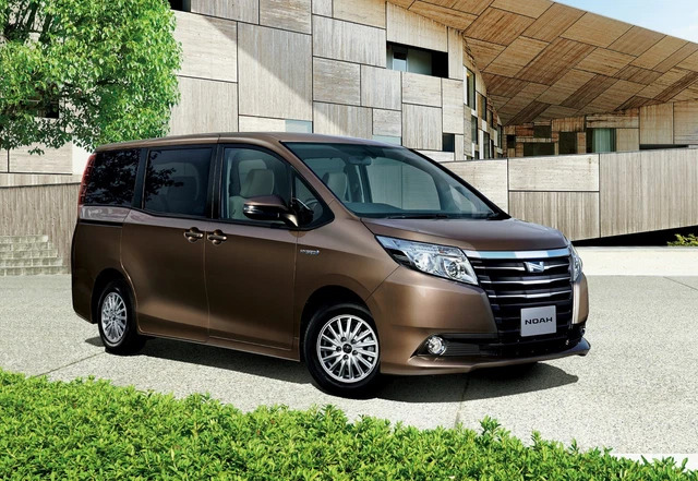 Toyota nhá hàng 2 minivan giá rẻ: Là đàn em Alphard, nhiều nét thiết kế giống Lexus