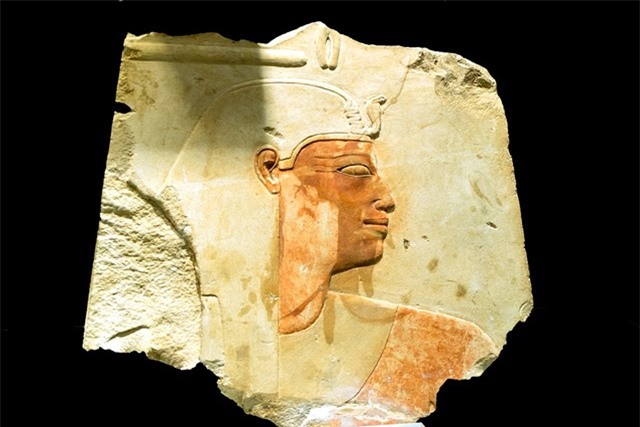 Mảnh vỡ đi&ecirc;u khắc ch&acirc;n dung của vua Ai Cập Amenhotep I. Ảnh: Wikipedia.