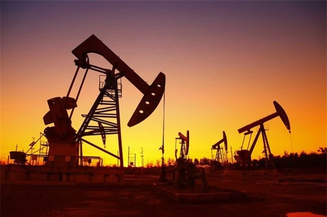 Giá dầu thế giới có thể lên 125 USD/thùng năm 2022 - Ảnh 1.