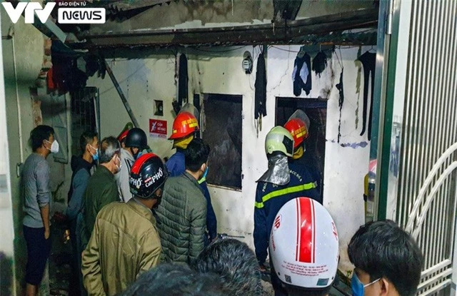 Hà Nội: Căn nhà bốc cháy ngùn ngụt sau tiếng nổ lớn, 2 vợ chồng trẻ tử vong trong đêm - Ảnh 4.