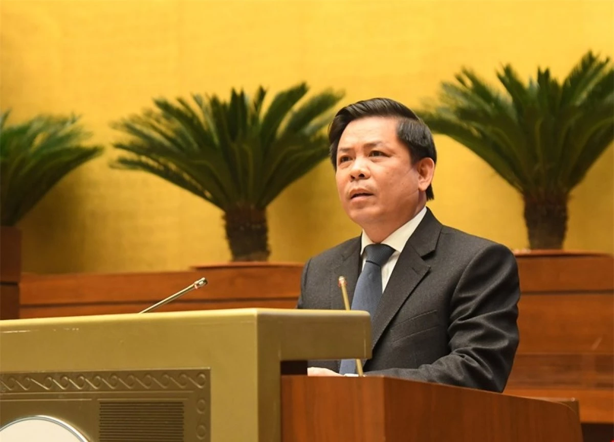 Bộ trưởng Bộ GTVT Nguyễn Văn Thể trình bày Tờ trình của Chính phủ. Ảnh: Quốc hội