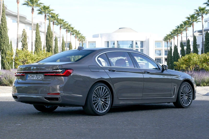 8. BMW 7 Series (doanh số: 49.295 chiếc, chiếm 2,8% thị phần).