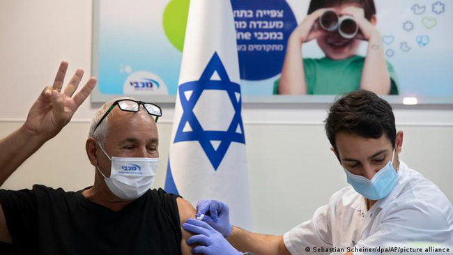 Israel: Mũi tiêm vaccine COVID-19 thứ tư tăng cường kháng thể gấp 5 lần