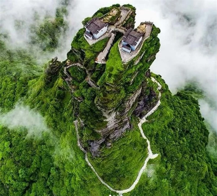Ngôi đền đôi tuyệt đẹp trên đỉnh núi thánh, du khách phải leo 8000 bậc 4