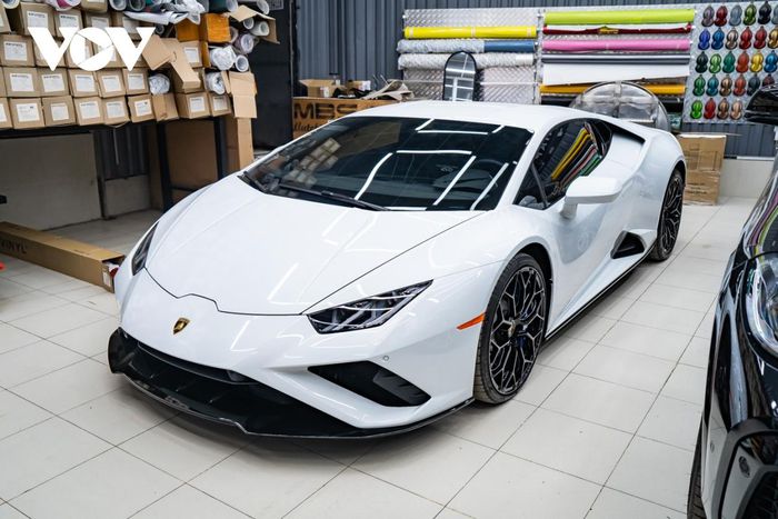 Tận mục siêu xe Lamborghini Huracan EVO RWD độc nhất Việt Nam, giá hơn 20 tỷ đồng