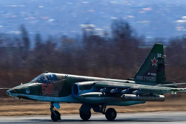 Phi đội Su-25 diễn tập tấn công ban đêm bằng bom và rocket ở Stavropol