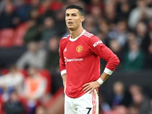 'MU nên bán Ronaldo vào mùa hè để giúp 3 ngôi sao khác thăng hoa'