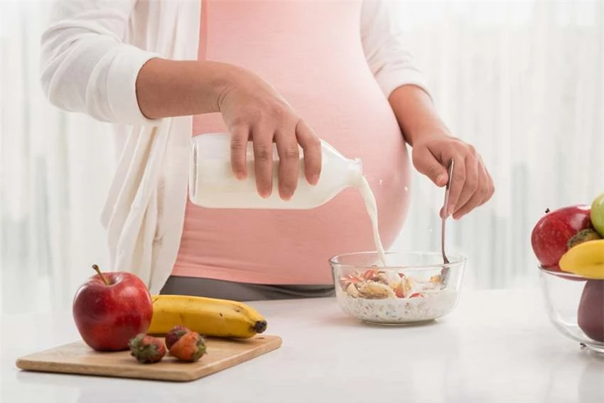 Mẹ bầu không nên cố gắng ăn gấp đôi khi mang thai