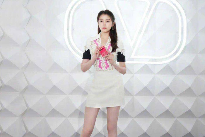 Quan Hi&#x1EC3;u &#x110;&#x1ED3;ng di&#x1EC7;n &#x111;&#x1ED3; n&#x1EEF; t&#xED;nh, C&#x1ED5; L&#x1EF1;c Na Tr&#xE1;t n&#x1ED5;i b&#x1EAD;t v&#x1EDB;i &#x111;&#x1EA7;m c&#x1ED5; s&#xE2;u hun h&#xFA;t khi&#x1EBF;n kh&#xE1;n gi&#x1EA3; kh&#xF4;ng th&#x1EC3; r&#x1EDD;i m&#x1EAF;t